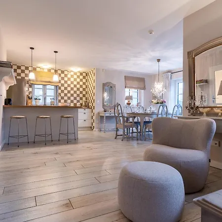 Reetdachhaus Suutje Reetdachhaus Suutje *